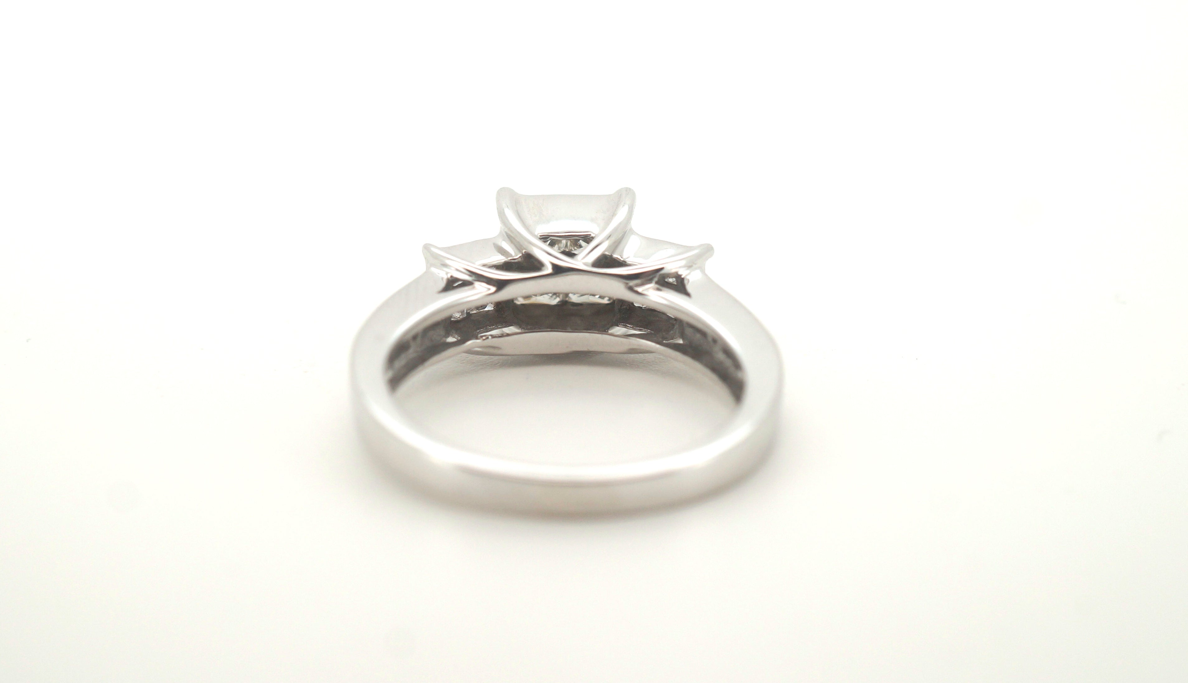 Ladies 14ct White Gold Diamond Ring (Size M) - 500548