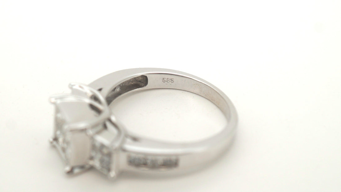 Ladies 14ct White Gold Diamond Ring (Size M) - 500548
