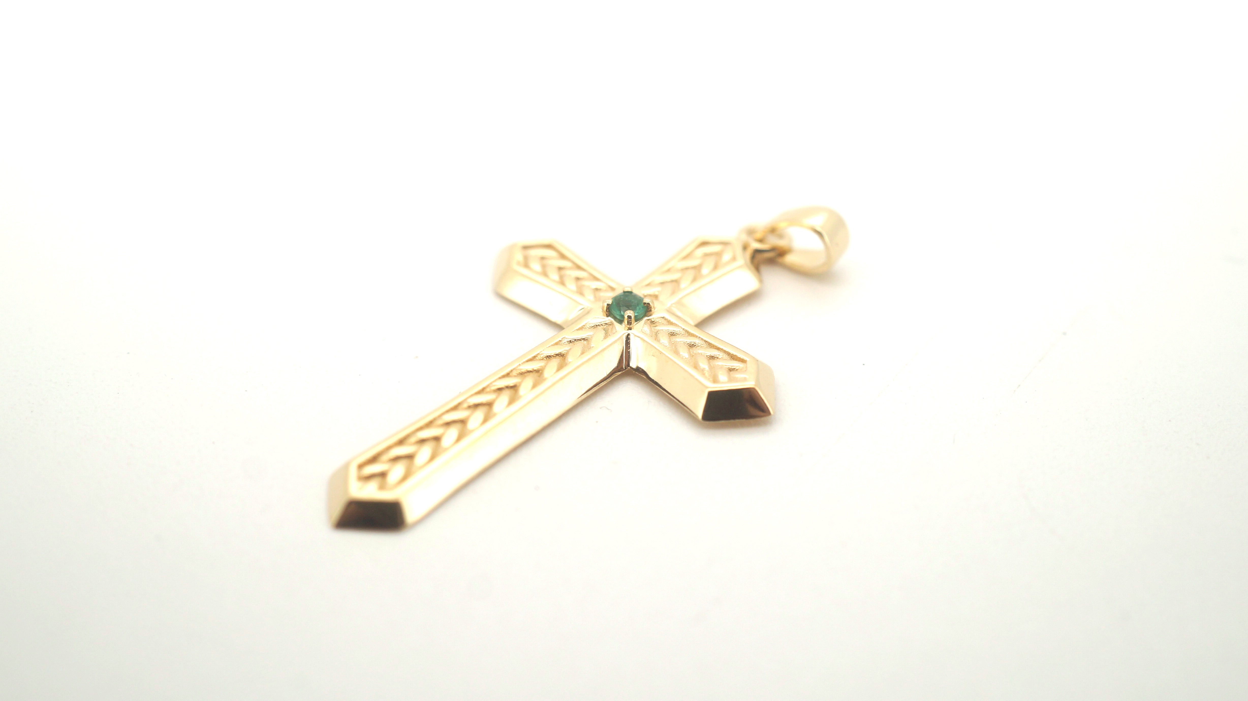 Solid 18CT Yellow Gold Cross Pendant With Green Stone (2.79g) - 505340-1