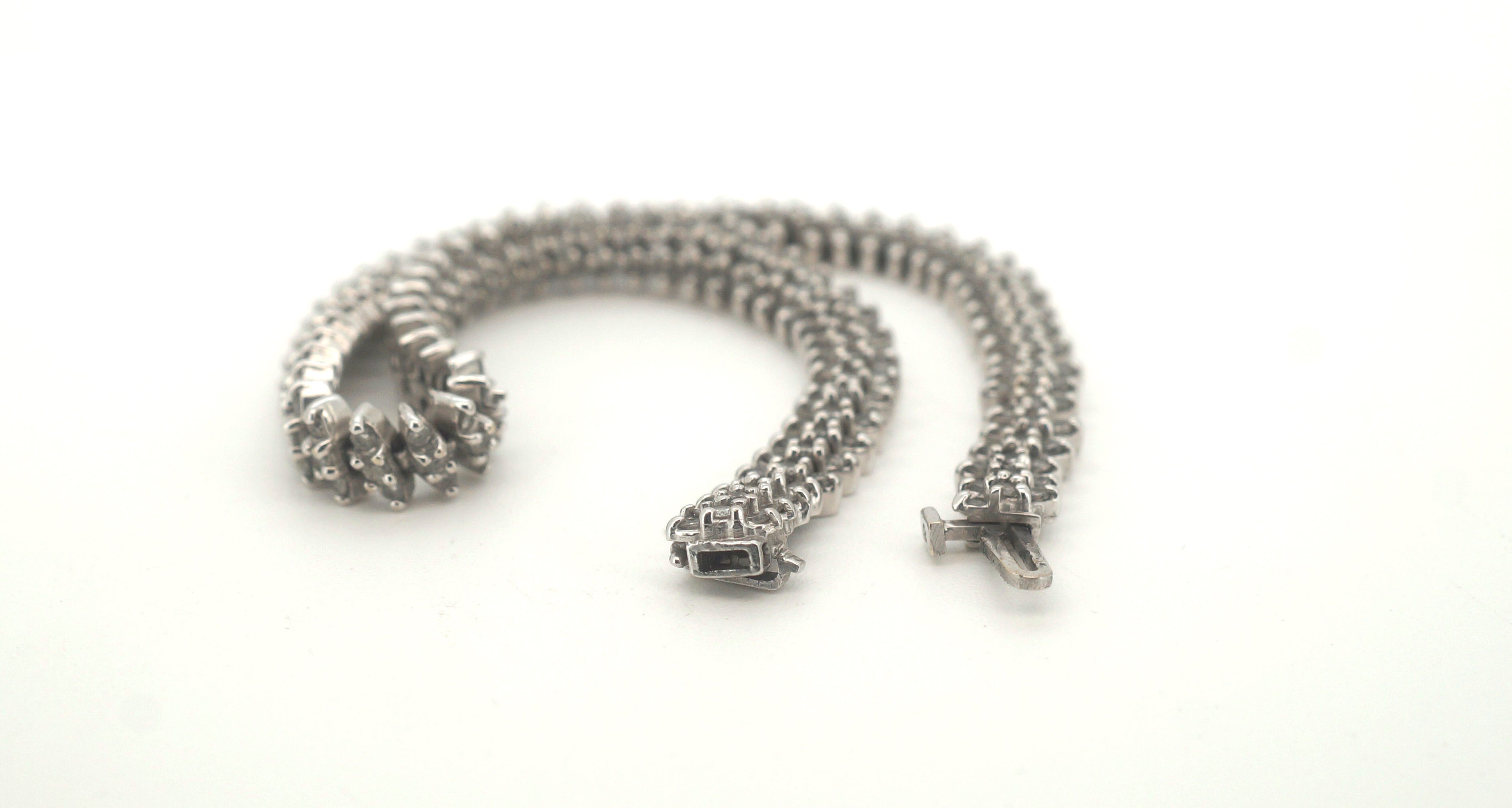 14ct White Gold 243 Diamond Tennis Bracelet (19cm) - 502794