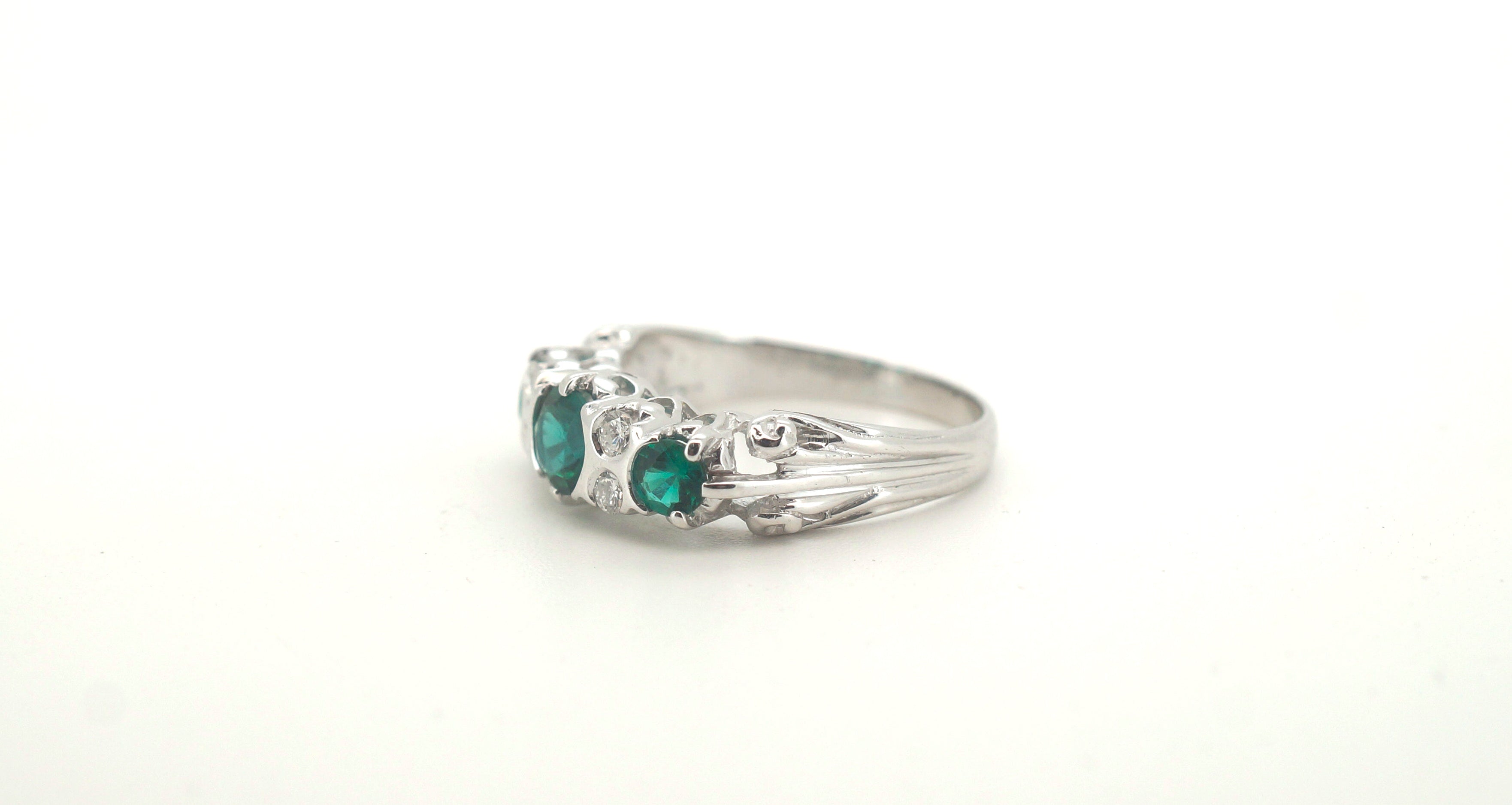 18ct White Gold Synthetic Emerald & Diamond Ring (Size N) - 501633