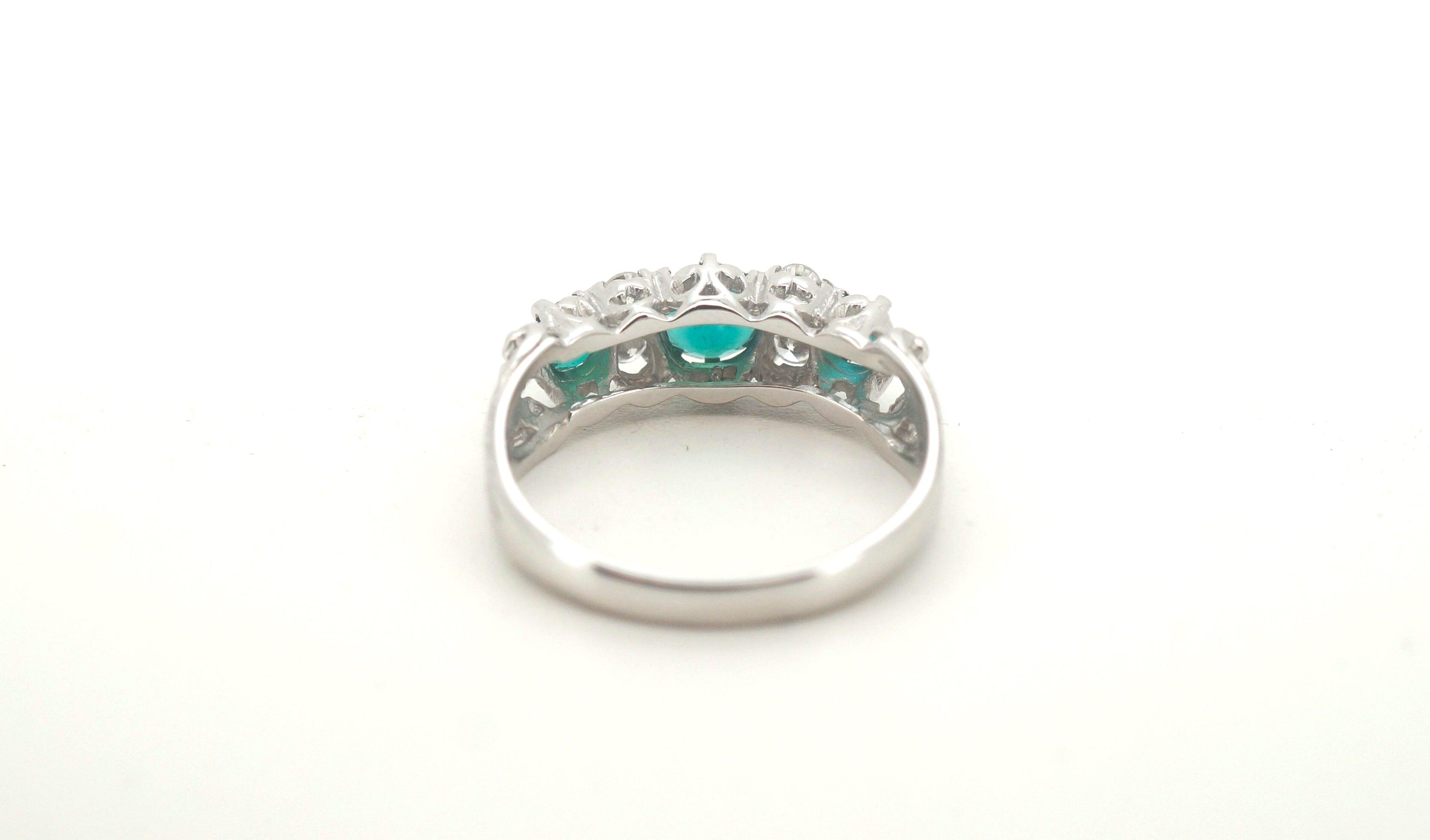 18ct White Gold Synthetic Emerald & Diamond Ring (Size N) - 501633