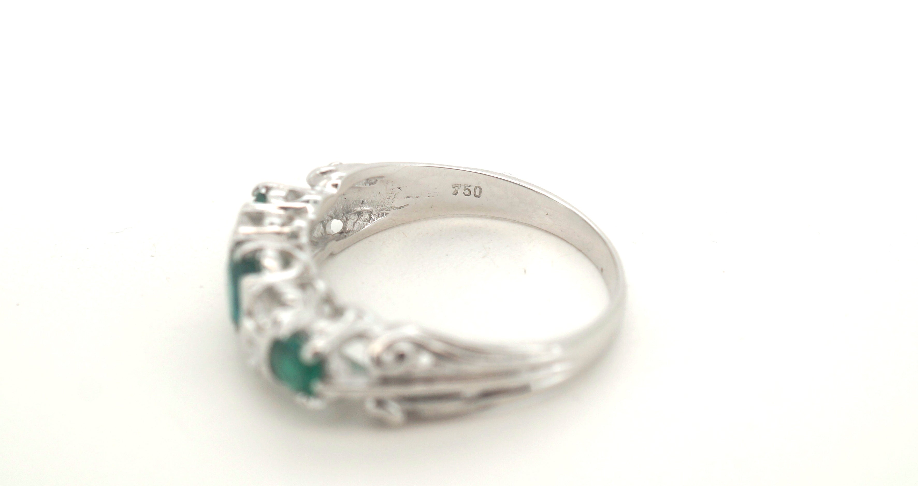 18ct White Gold Synthetic Emerald & Diamond Ring (Size N) - 501633