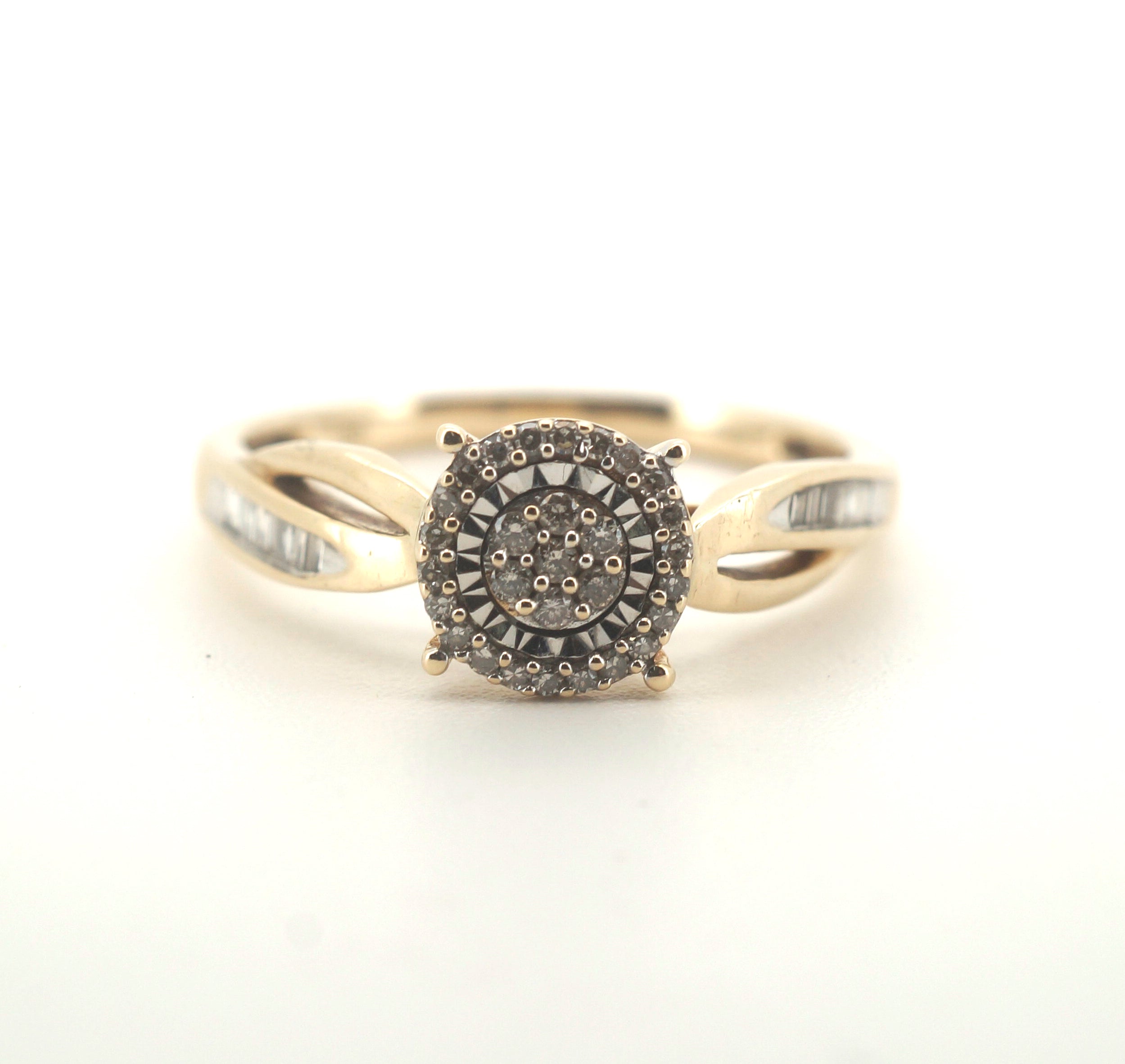 Ladies 9CT Yellow Gold Diamond Ring (Size: Q1/2, 2.57g) - 506391