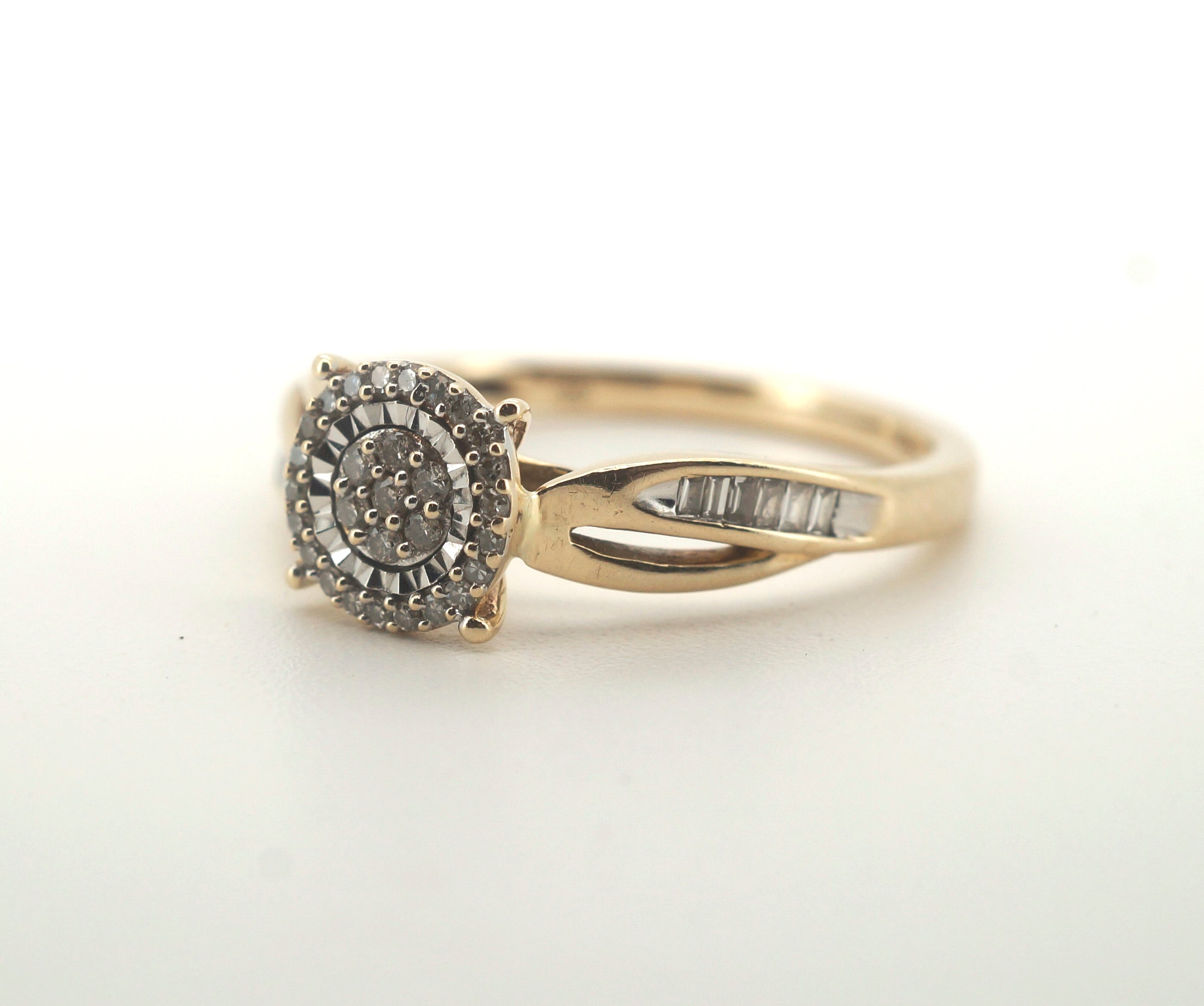 Ladies 9CT Yellow Gold Diamond Ring (Size: Q1/2, 2.57g) - 506391