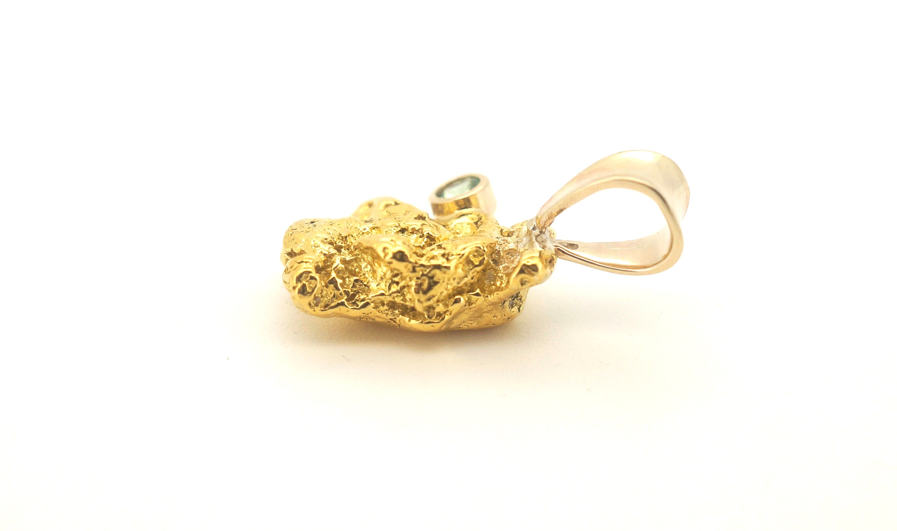 22ct Gold Nugget Pendant with 9ct Bale & Green Stone - 500668