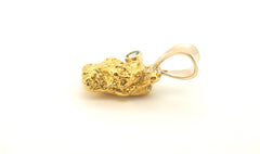 22ct Gold Nugget Pendant with 9ct Bale & Green Stone - 500668