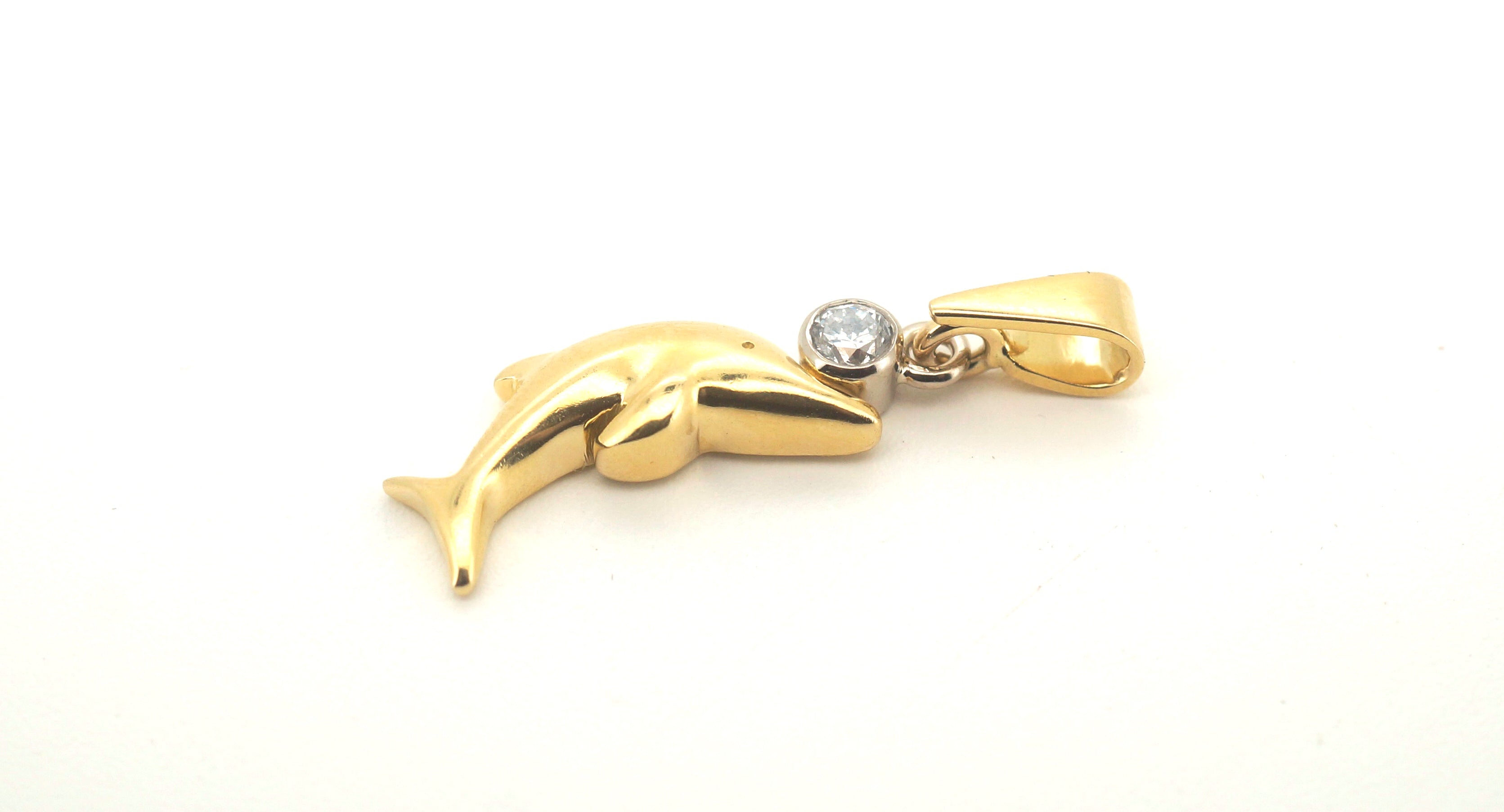 18ct Yellow Gold Dolphin Themed Diamond Pendant - 23759