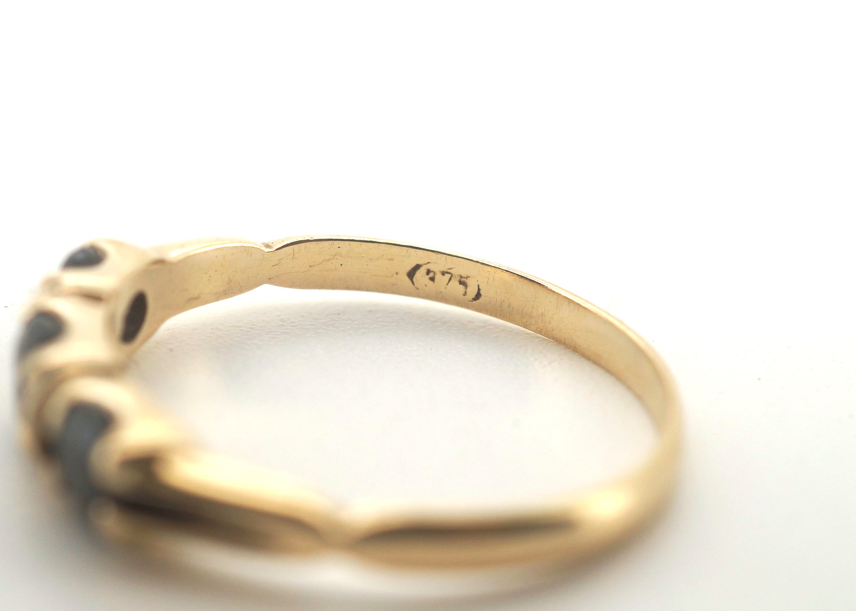 Ladies 9CT Yellow Gold Black Stone Trilogy Ring (Size O, 1.5g) - 506074