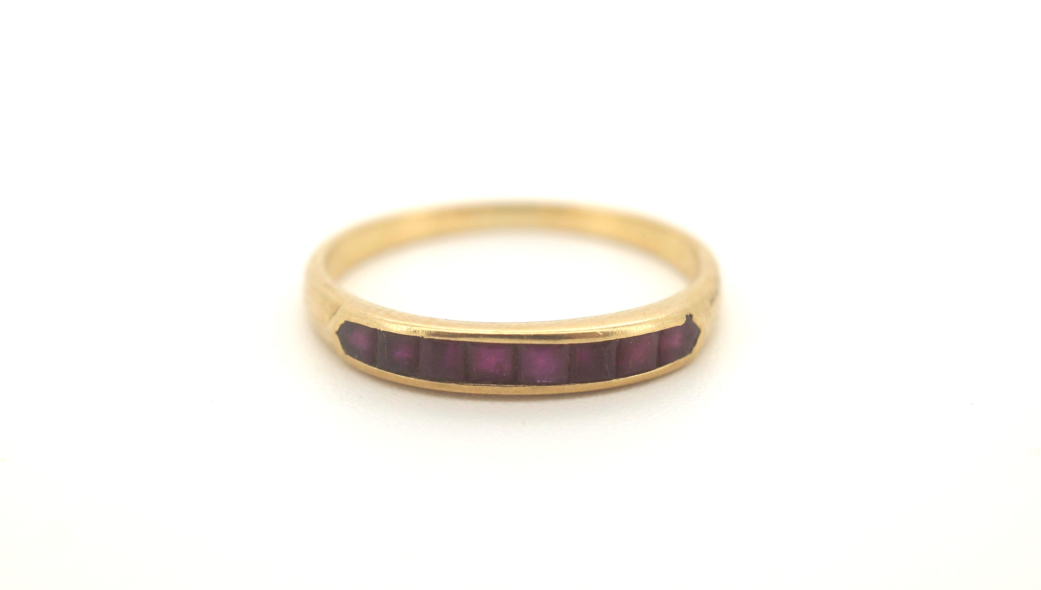 Unisex 18ct Yellow Gold Ring with Straight Set Pink Stones (Size I) - 506443