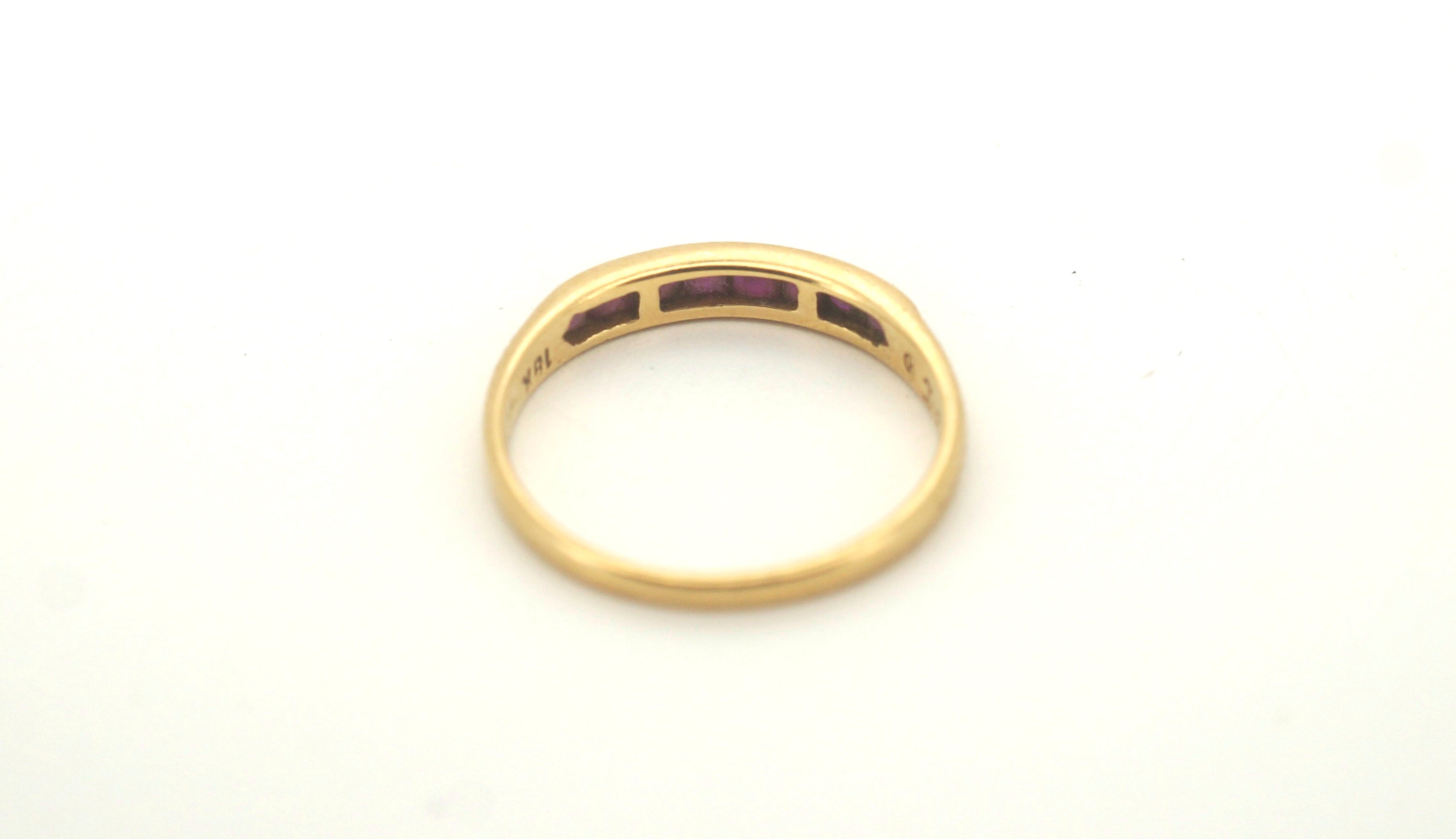 Unisex 18ct Yellow Gold Ring with Straight Set Pink Stones (Size I) - 506443