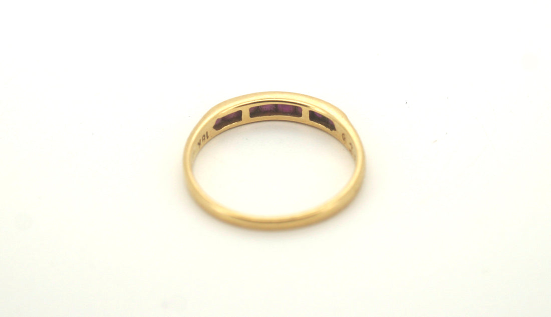 Unisex 18ct Yellow Gold Ring with Straight Set Pink Stones (Size I) - 506443