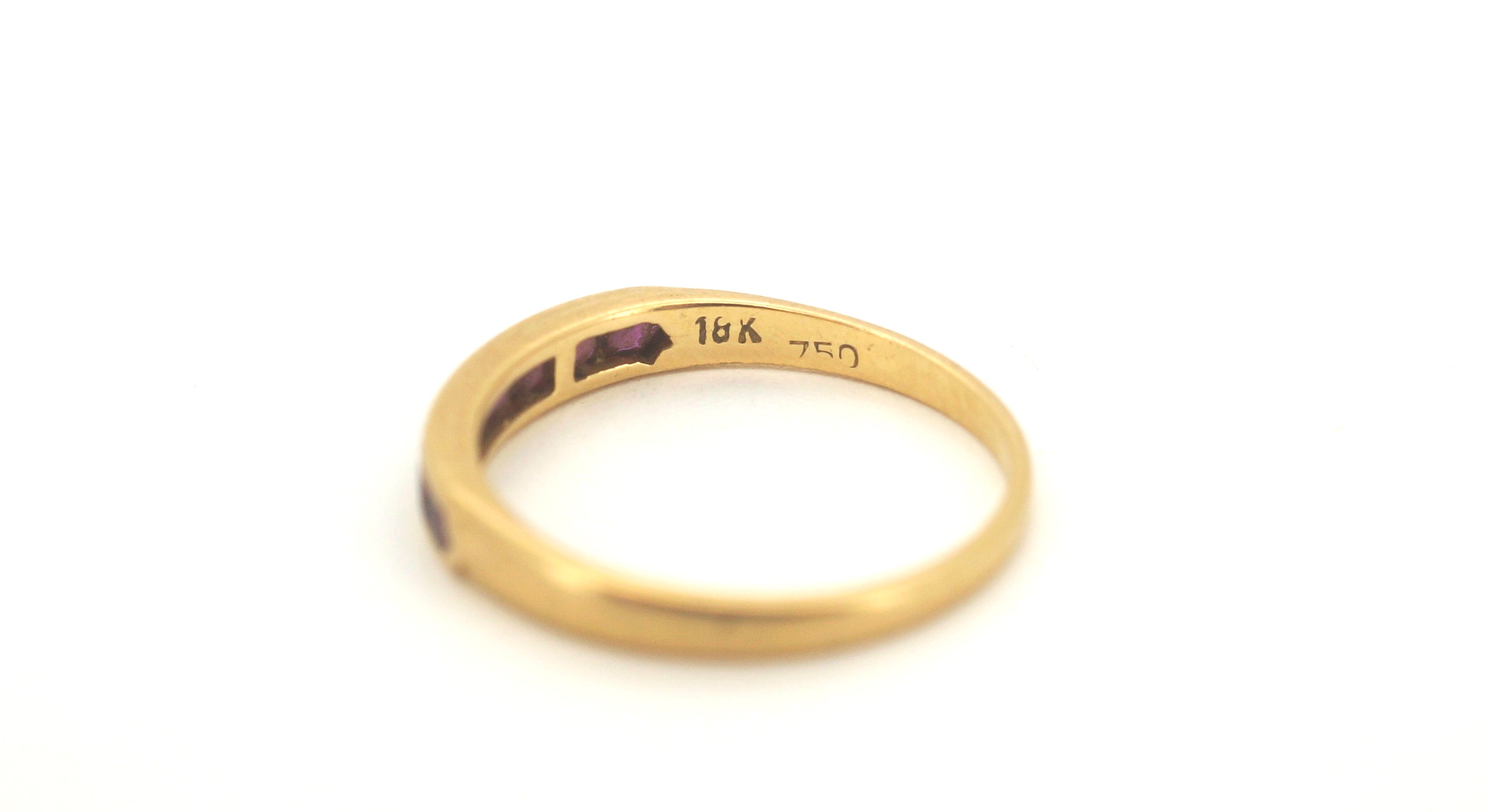 Unisex 18ct Yellow Gold Ring with Straight Set Pink Stones (Size I) - 506443