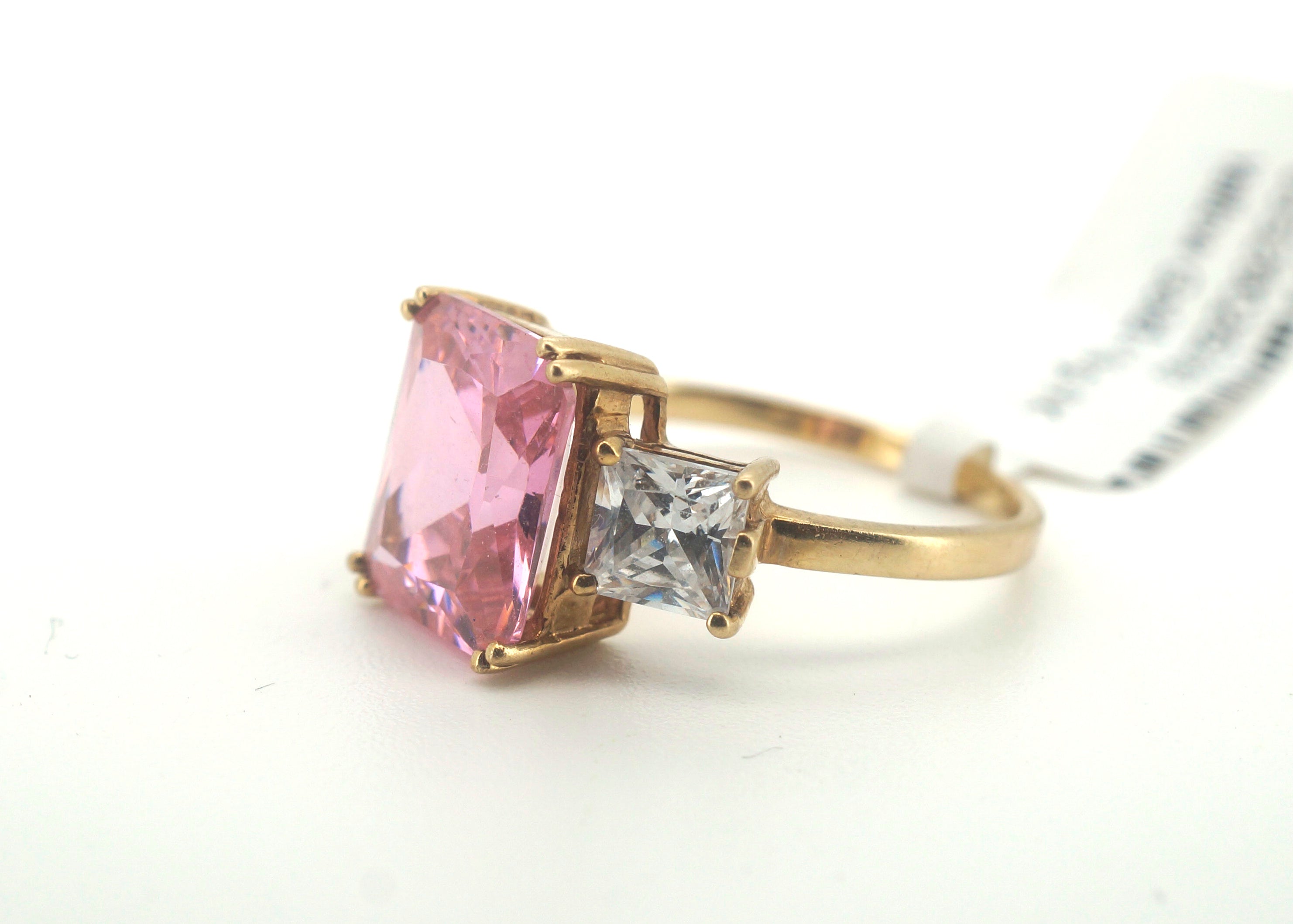 RING WITH STONE, YELLOW GOLD, 4.18 G, 9 K