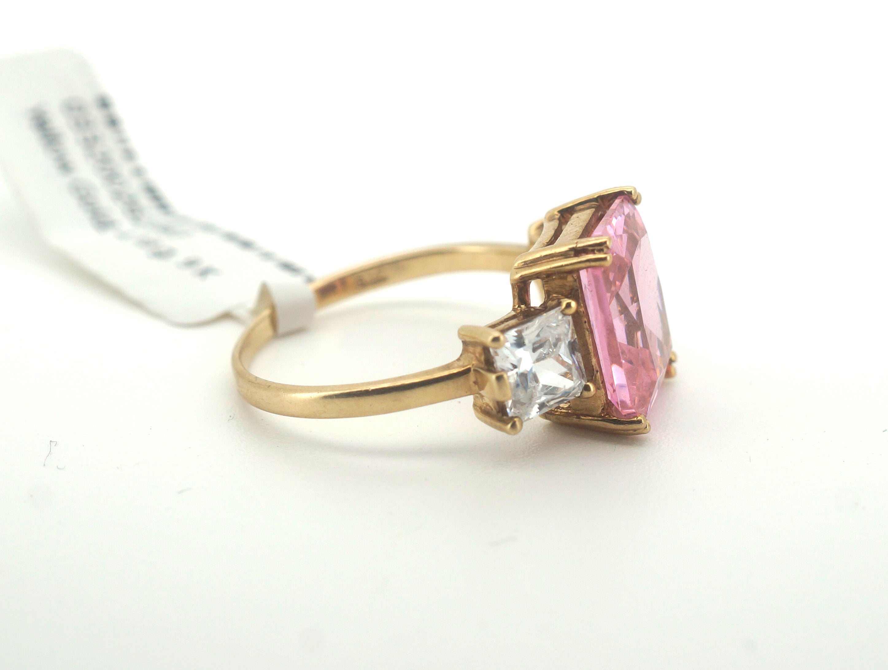 RING WITH STONE, YELLOW GOLD, 4.18 G, 9 K