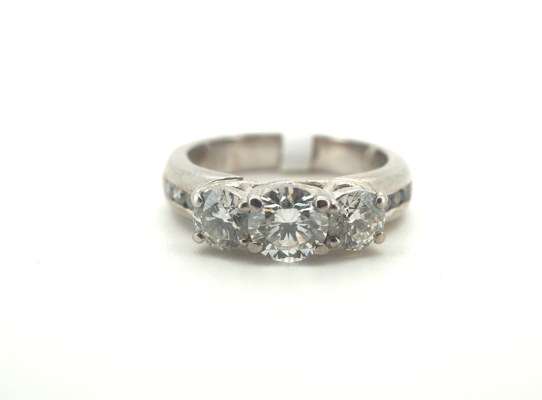 Ladies Stunning 18K White Michael Hill Gold Ring (Size J) - 254063