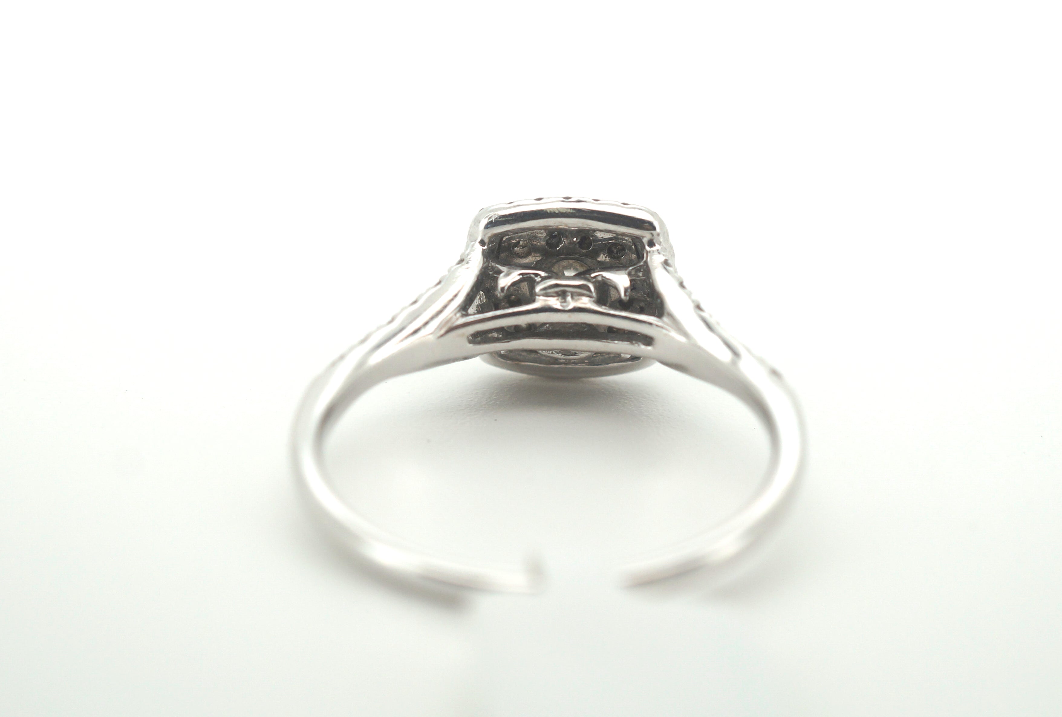 Ladies Stunning 14K White Gold Michael Hill Ring (Size R1/2) - 215902