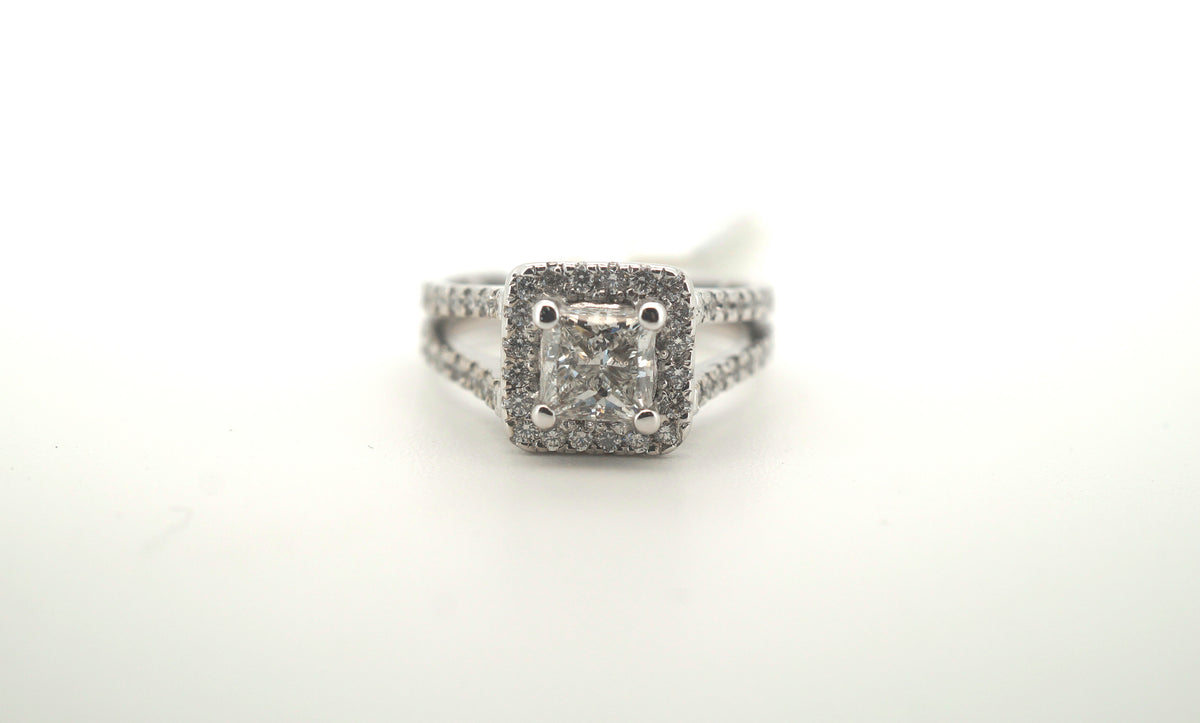 Ladies Stunning 18K White Gold Diamond Engagement Ring - 30567