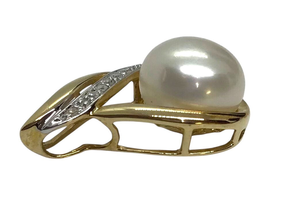 Ladies 9ct Gold Pearl & Diamond Pendant Ref#505481