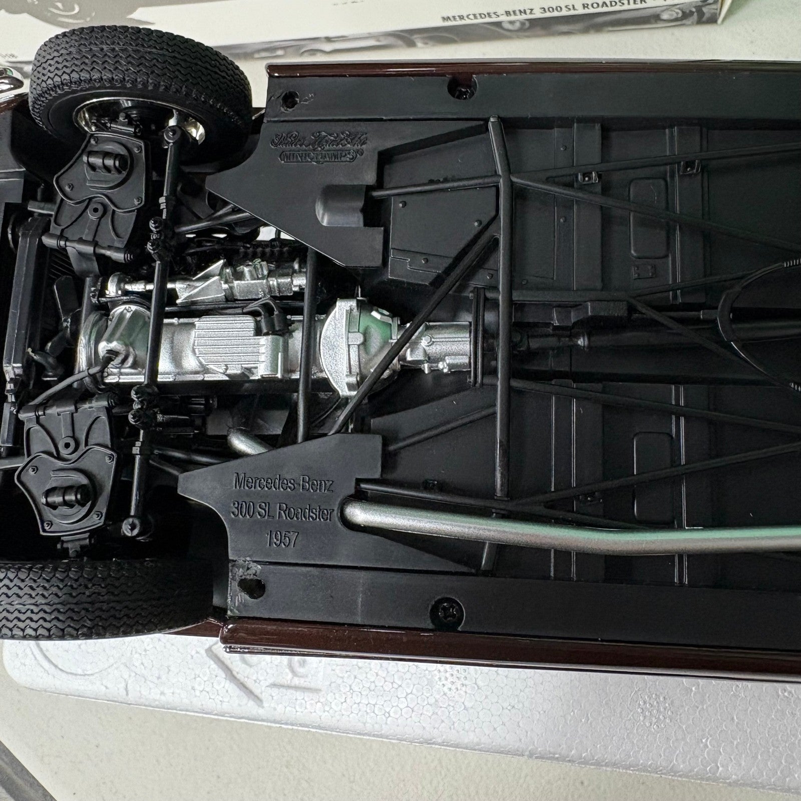 MINICHAMPS - MERCEDES-BENZ 300 SL ROADSTER 1957 1:18 MODEL CAR - 501280