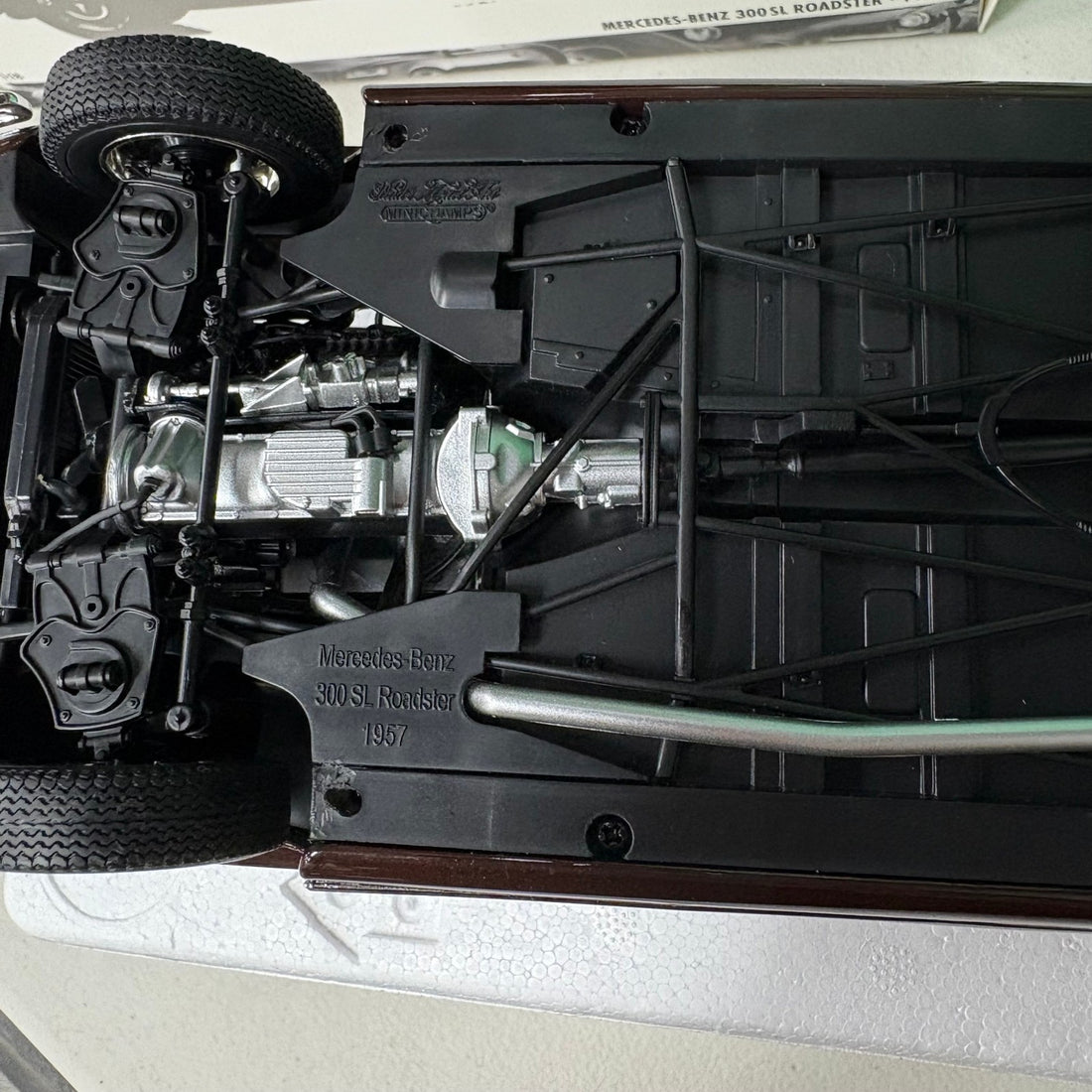 MINICHAMPS - MERCEDES-BENZ 300 SL ROADSTER 1957 1:18 MODEL CAR - 501280