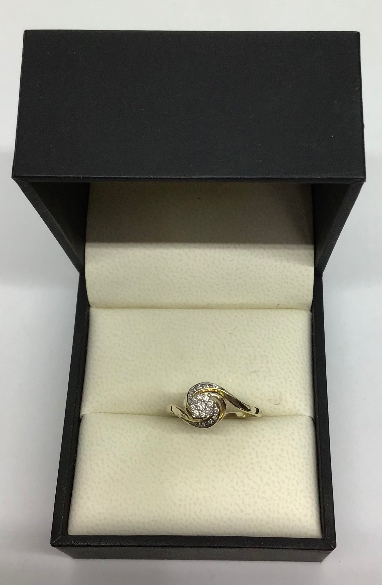 Ladies 9ct Gold Diamond Ring (Size Q) Ref#511380